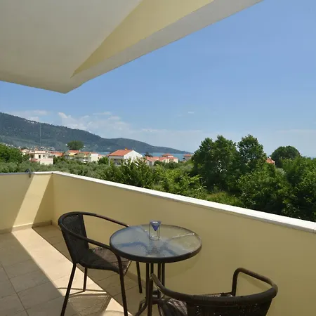 Iris Maisonettes And Appartement *