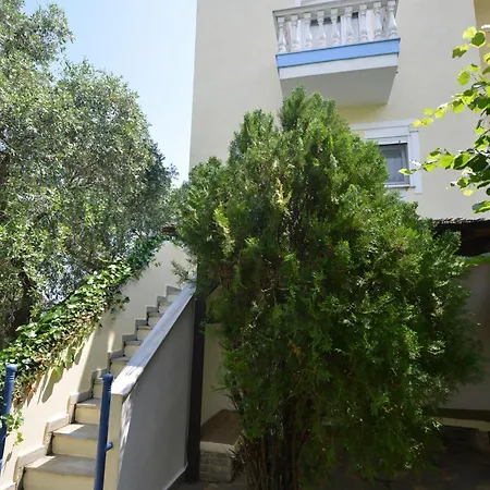 Iris Maisonettes And 公寓 斯卡拉伯塔麦斯