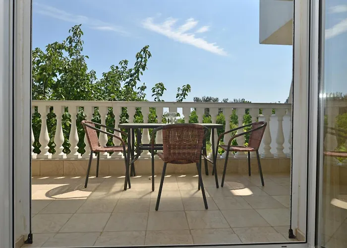 Iris Maisonettes And Apartament *